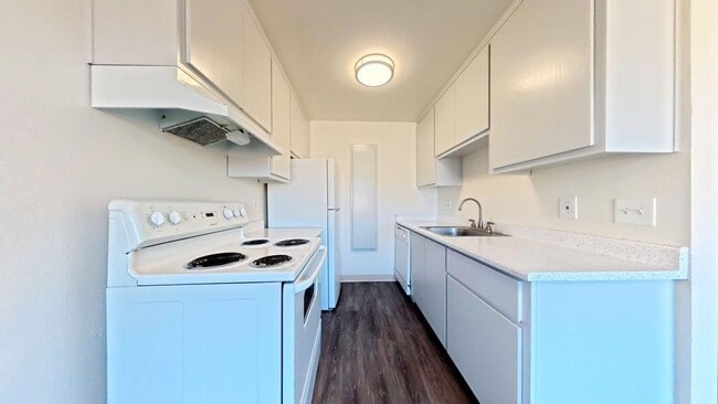 Kitchen - Silk Oak Apartments