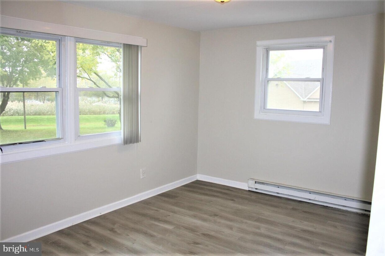 307 Headley St Unit 5, Bristol, PA 19007 Room for Rent in Bristol, PA