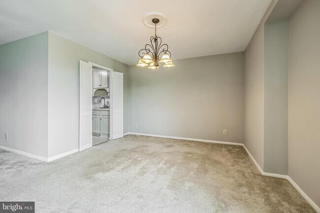 Foto del edificio - 9701 Fields Rd