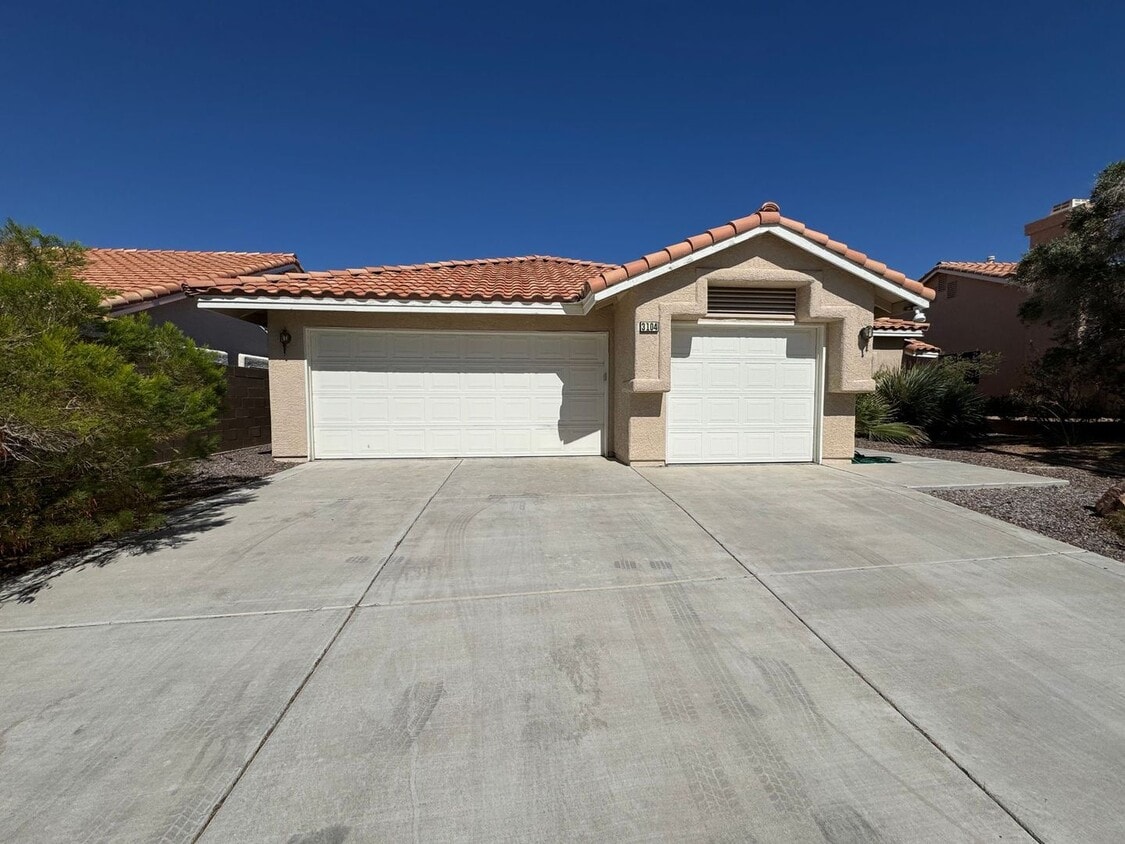 Primary Photo - BEAUTIFUL SPACIOUS SINGLE-FAMILY HOME IN T...