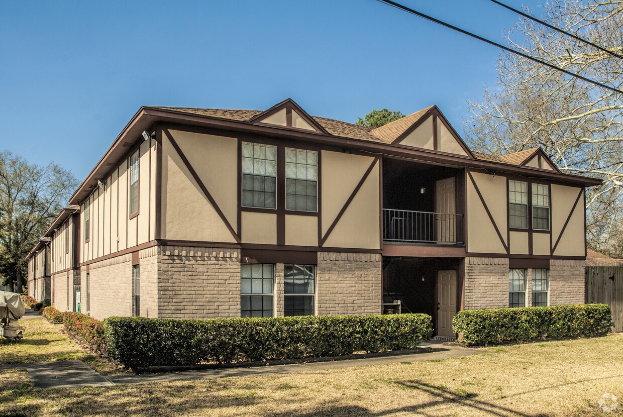 Primary Photo - 645-685 E Lavaca St