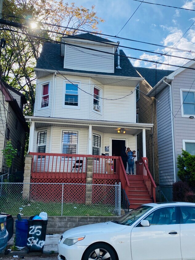 Primary Photo - 25 Salem St