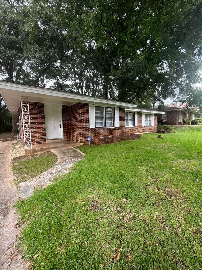 Building Photo - 3825 Fairfield Dr