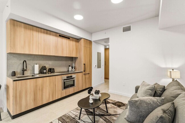 Building Photo - 121 NE 5th St