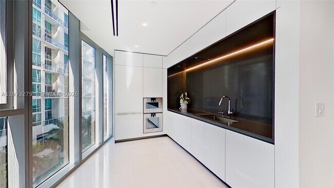 Foto del edificio - 300 Biscayne Blvd