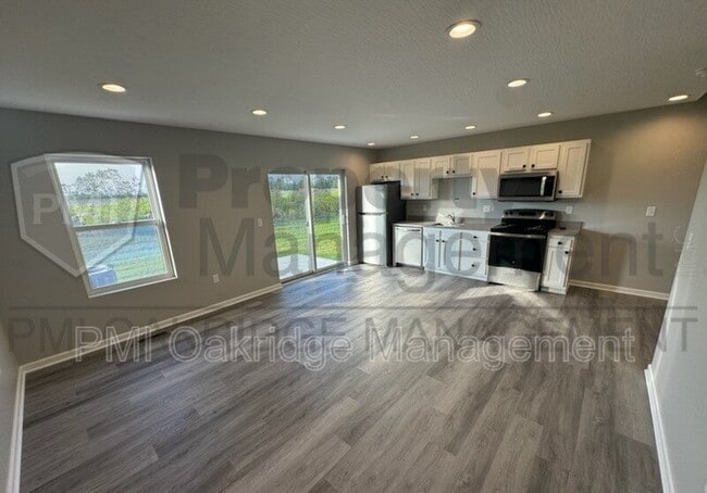 Building Photo - 223 Bruns Dr