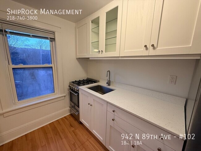Foto del edificio - 942 89th Ave W