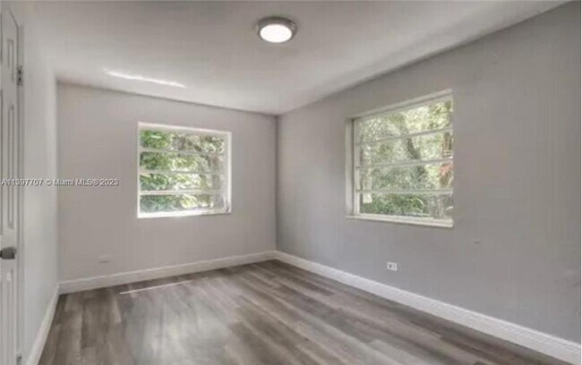 Building Photo - 6221 SW 35th St