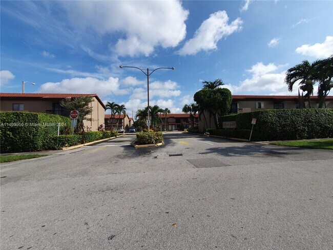 Foto del edificio - 1921 SW 107th Ave