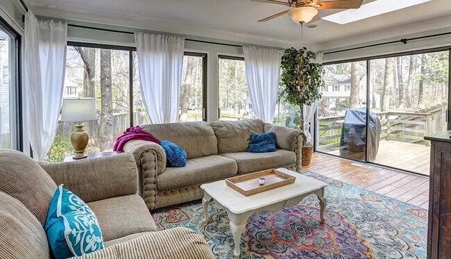Foto del edificio - 10632 Looking Glass Rd