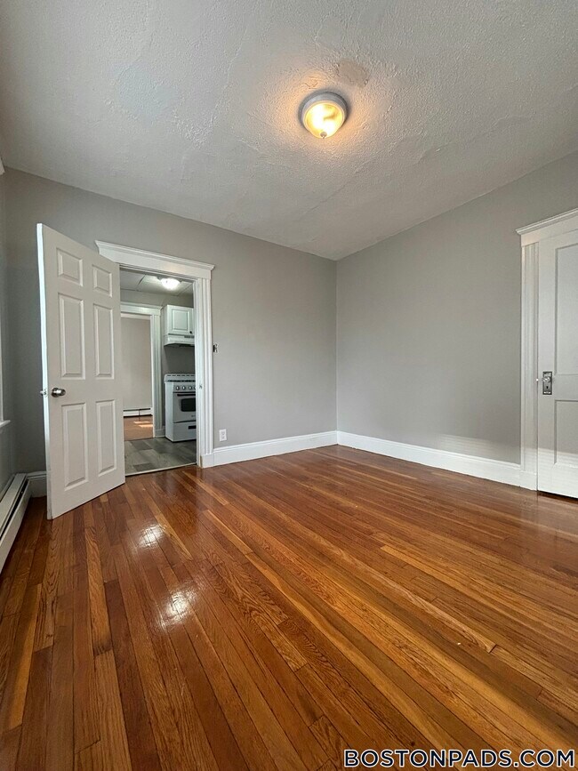 Building Photo - 44 Estes St