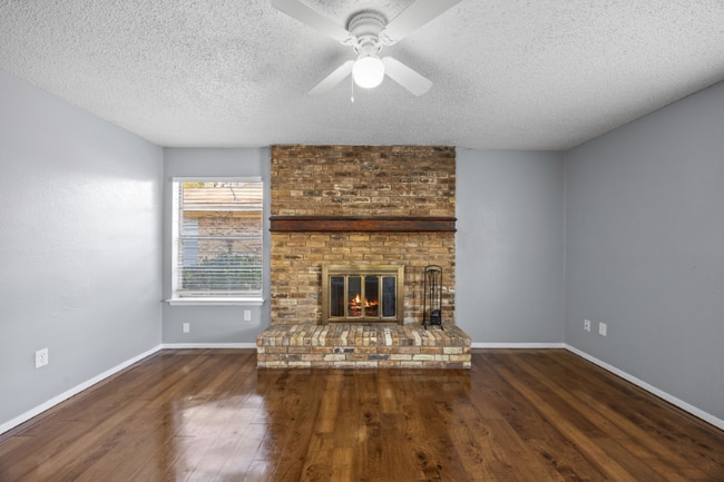 Foto del edificio - 2208 Viewtop Ln