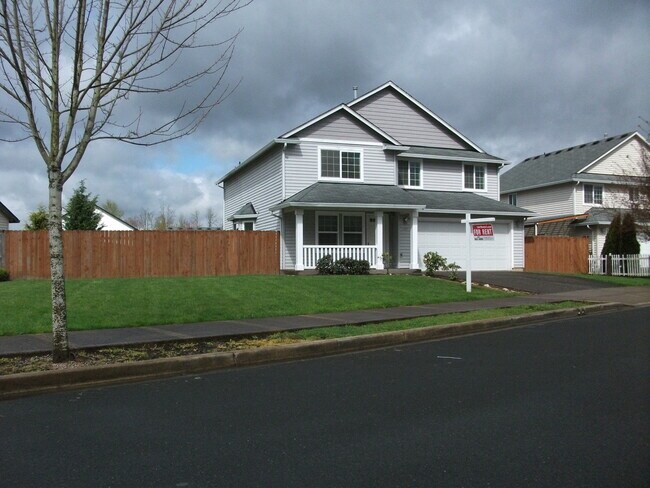 Foto del edificio - Beautiful 2-Story 4 Bedroom Home in Battle...