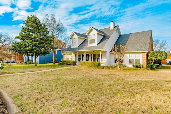 Building Photo - 1306 Lakeside Drive