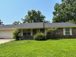 Building Photo - 18 Devereaux Rd