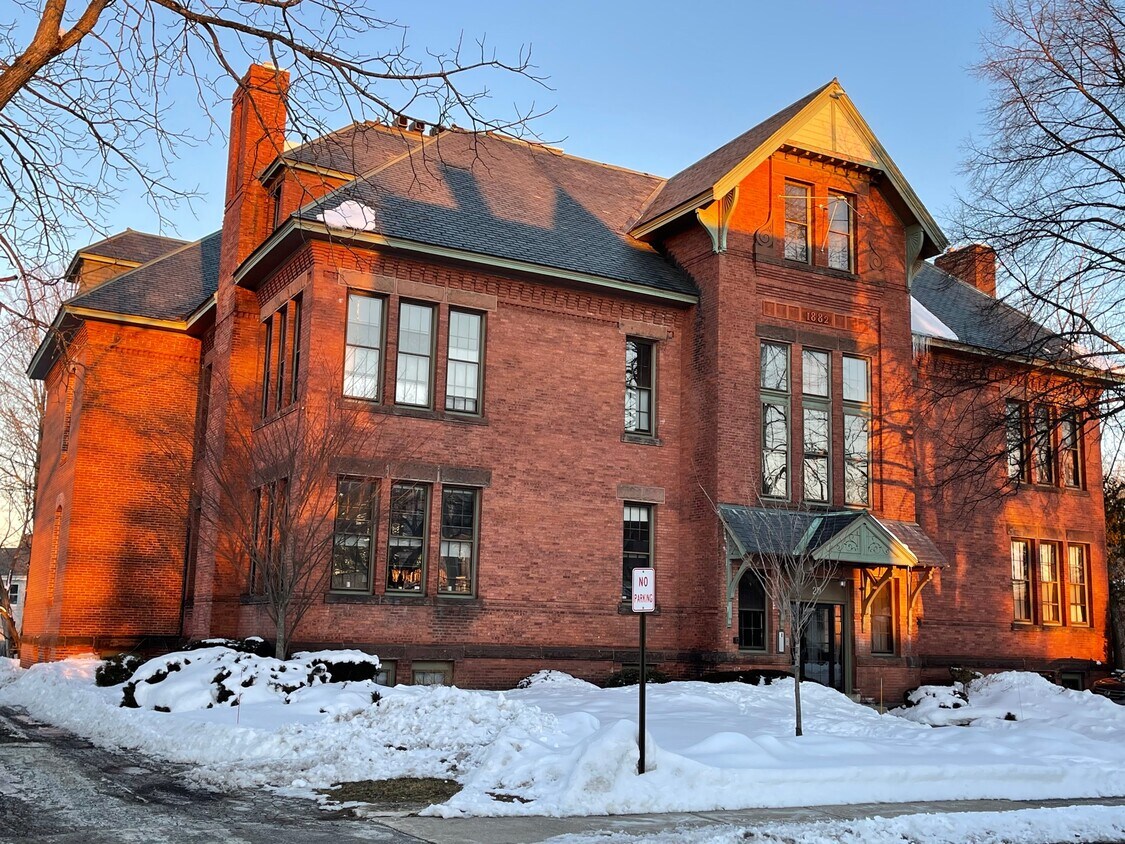 20 Felton St Unit 302, Hudson, MA 01749 Apartments in Hudson, MA