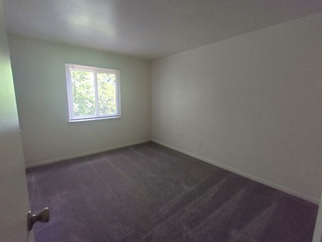 Building Photo - 600 Reusens Rd