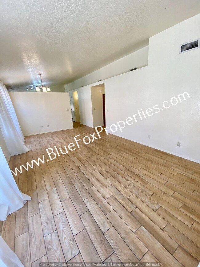 Foto del edificio - 4692 W Knollside St