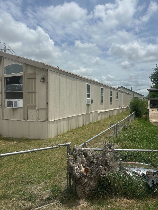 Building Photo - 2504 SW Jefferson Ave