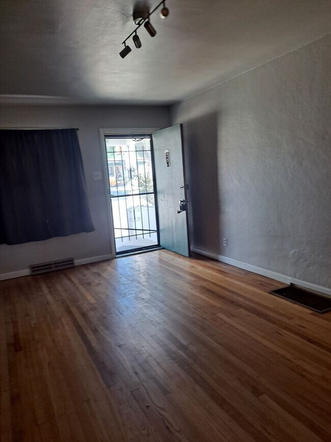 Building Photo - ALL PROSPECTIVE TENANTS MUST SUBMIT A $58 ...