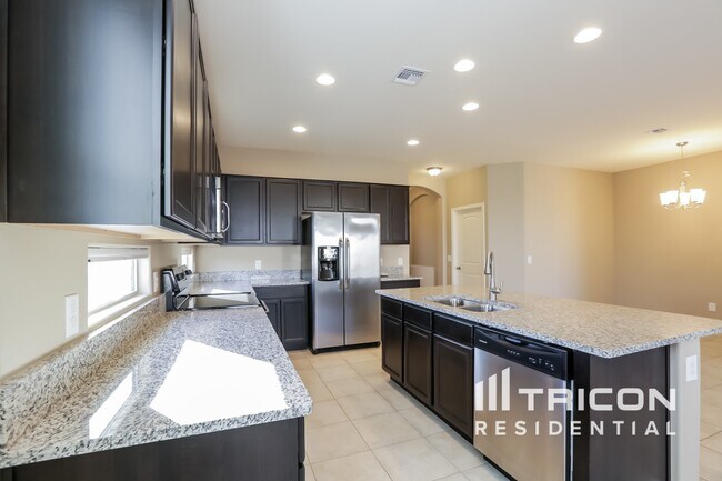 Foto del edificio - 41028 W Somers Dr