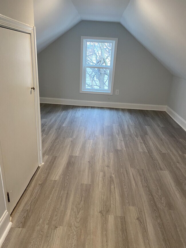 Building Photo - 3102 Baybriar Rd