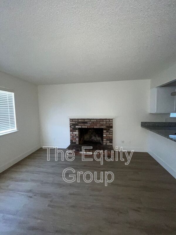 Building Photo - 2113 W Inyo Ave