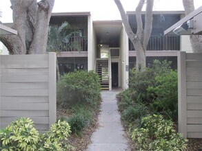 Building Photo - 622 Bird Bay Dr E