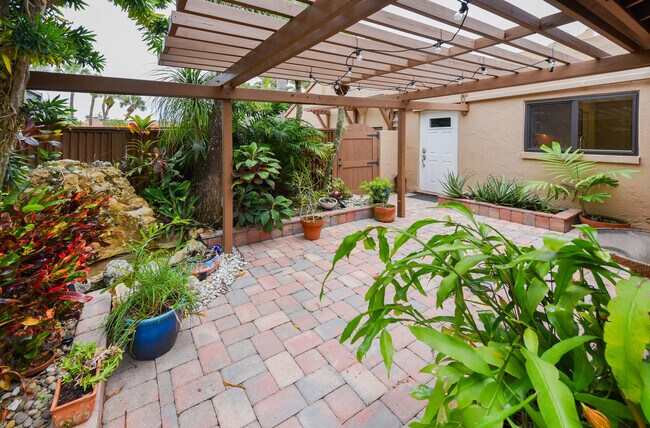 Building Photo - 6548 Patio Ln