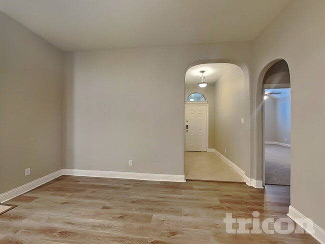 Foto del edificio - 1473 Eagle Nest Dr