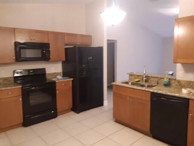 Building Photo - 5937 Aires Ave