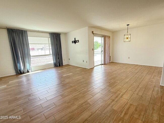 Foto del edificio - 10223 W Andover Ave