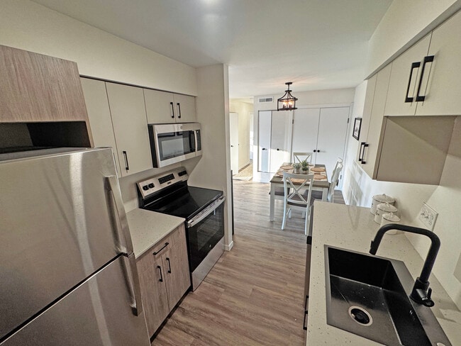 Kitchen/Dining - Maison Hills