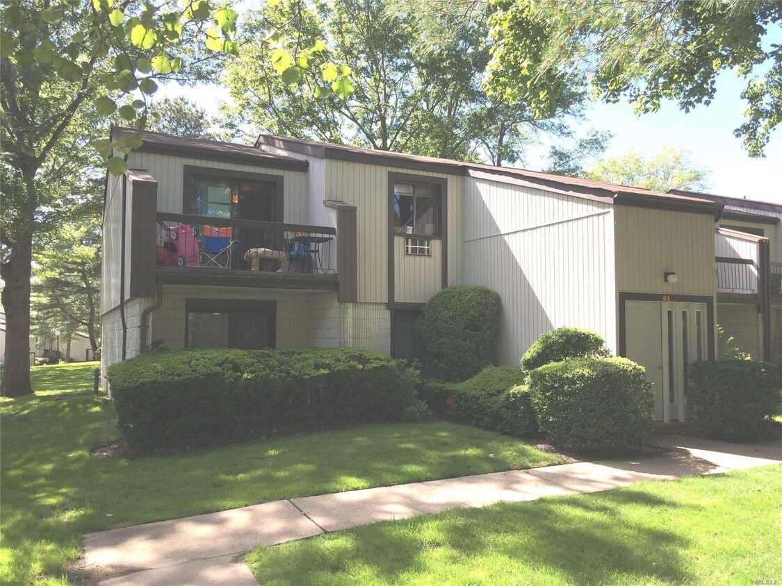 65 Richmond Blvd Unit 3A, Ronkonkoma, NY 11779 Condo for Rent in