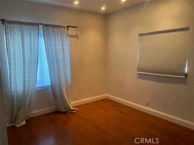Foto del edificio - 454 Walker Rd