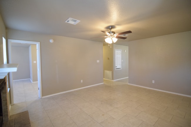 Building Photo - 3301 Driftwood Dr