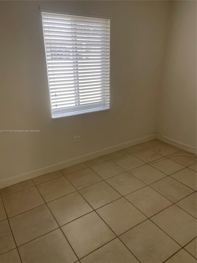 Foto del edificio - 115 NW 120th St