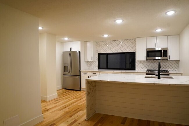 Foto del edificio - Luxury 2 bed 2 bath, amazing Southside loc...