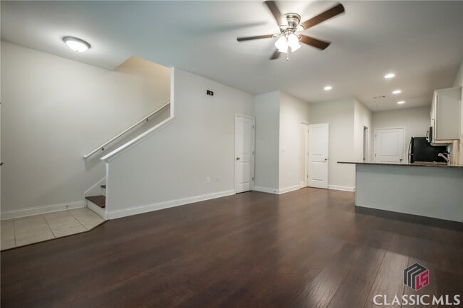 Building Photo - 1450 Binghampton Cir