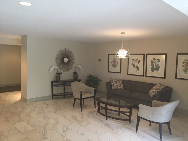 Foto del edificio - 7400 Lakeview Dr