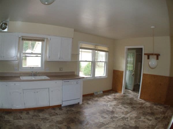 Building Photo - 1738 Matilda St NE