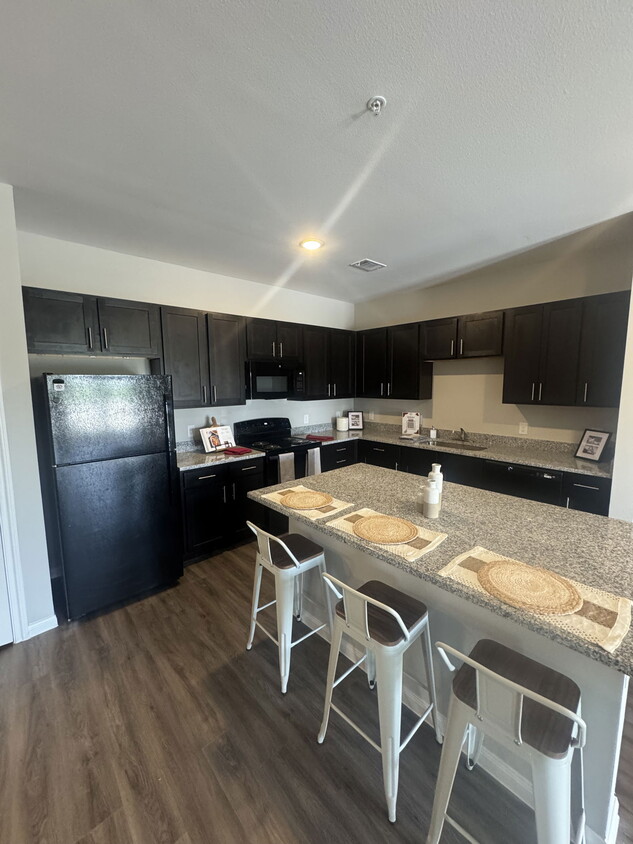 Foto principal - 4505 Vintage Blvd