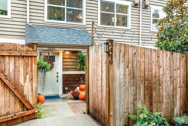 Building Photo - 3 bedroom in Seattle WA 98126