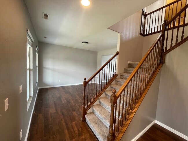 Building Photo - 435 W Regatta Ln