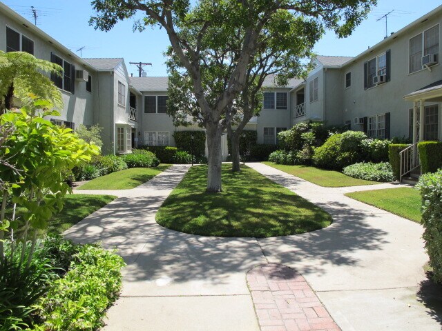 Lovely courtyard, great neighbors - 1112 N Louise St