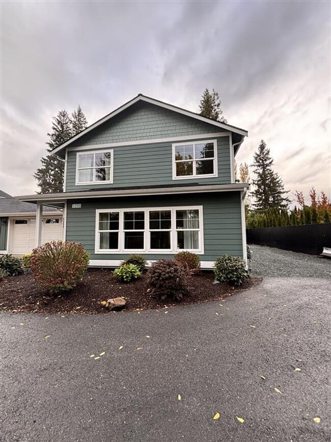 Building Photo - 529 Ball St