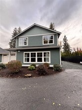 Building Photo - 529 Ball St