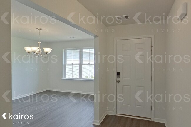 Building Photo - 213 Western Red Cedar Dr.