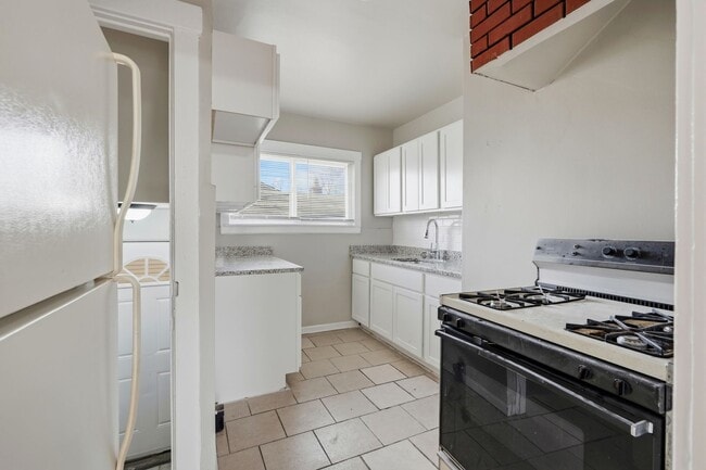 Building Photo - 1301 E Muir Ave