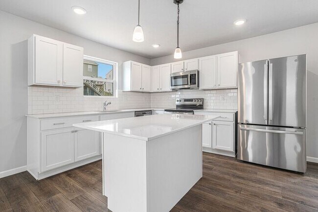 Building Photo - 1300 Frst Vw Dr